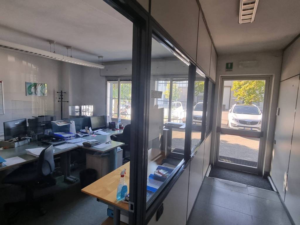 locale commerciale in affitto a Reggio nell'Emilia