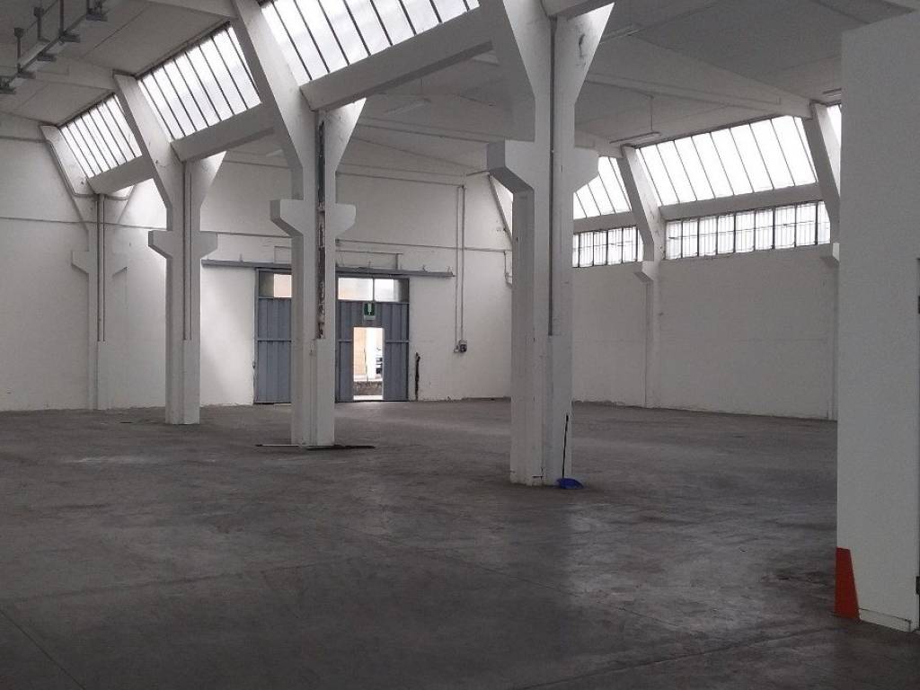 locale commerciale in affitto a Reggio nell'Emilia