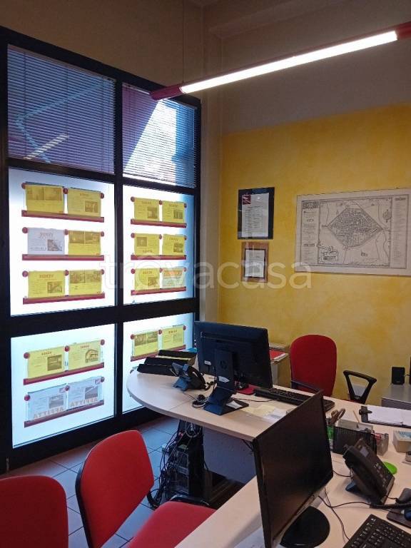 negozio in vendita a Reggio nell'Emilia in zona Gattaglio