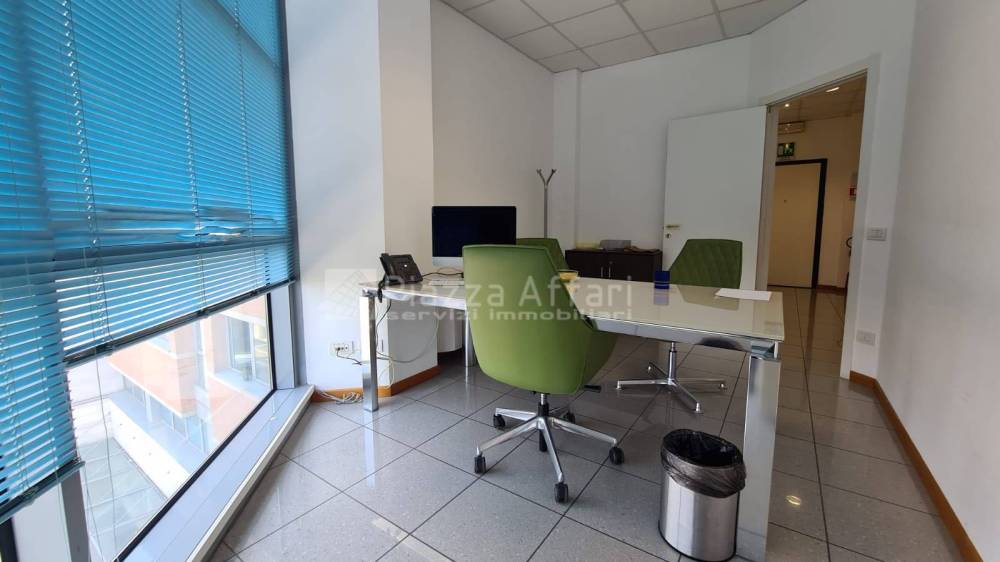 ufficio in affitto a Reggio nell'Emilia in zona Tribunale