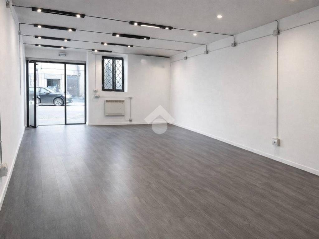 negozio in affitto a Reggio nell'Emilia in zona Città Storica