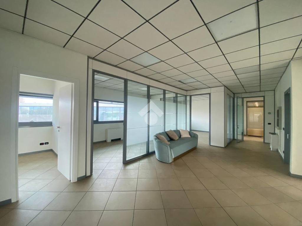 ufficio in affitto a Reggio nell'Emilia in zona Roncocesi