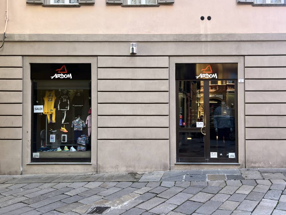 locale commerciale in affitto a Reggio nell'Emilia in zona Città Storica