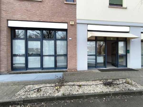 negozio in affitto a Reggio nell'Emilia