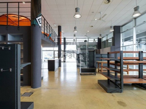 locale commerciale in affitto a Reggio nell'Emilia