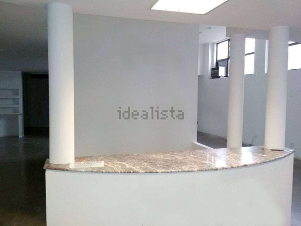 locale commerciale in affitto a Reggio nell'Emilia in zona Città Storica