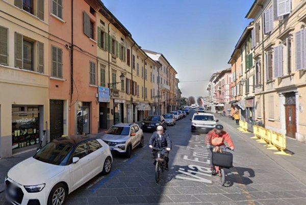 negozio in affitto a Reggio nell'Emilia in zona Città Storica