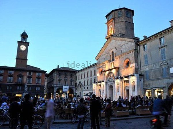 locale commerciale in affitto a Reggio nell'Emilia in zona Città Storica