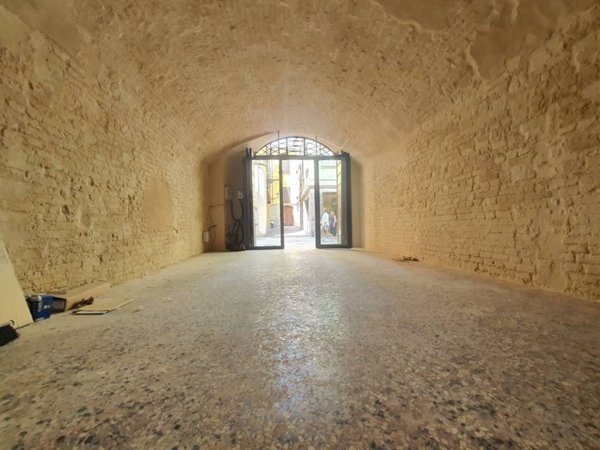 negozio in affitto a Reggio nell'Emilia in zona Città Storica
