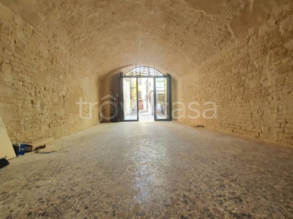 negozio in affitto a Reggio nell'Emilia in zona Città Storica