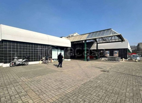 locale commerciale in affitto a Reggio nell'Emilia in zona Rosta Nuova