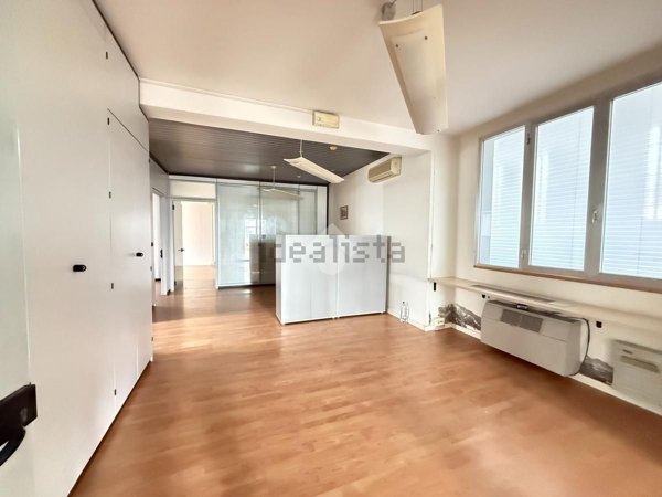 ufficio in affitto a Reggio nell'Emilia in zona Mancasale