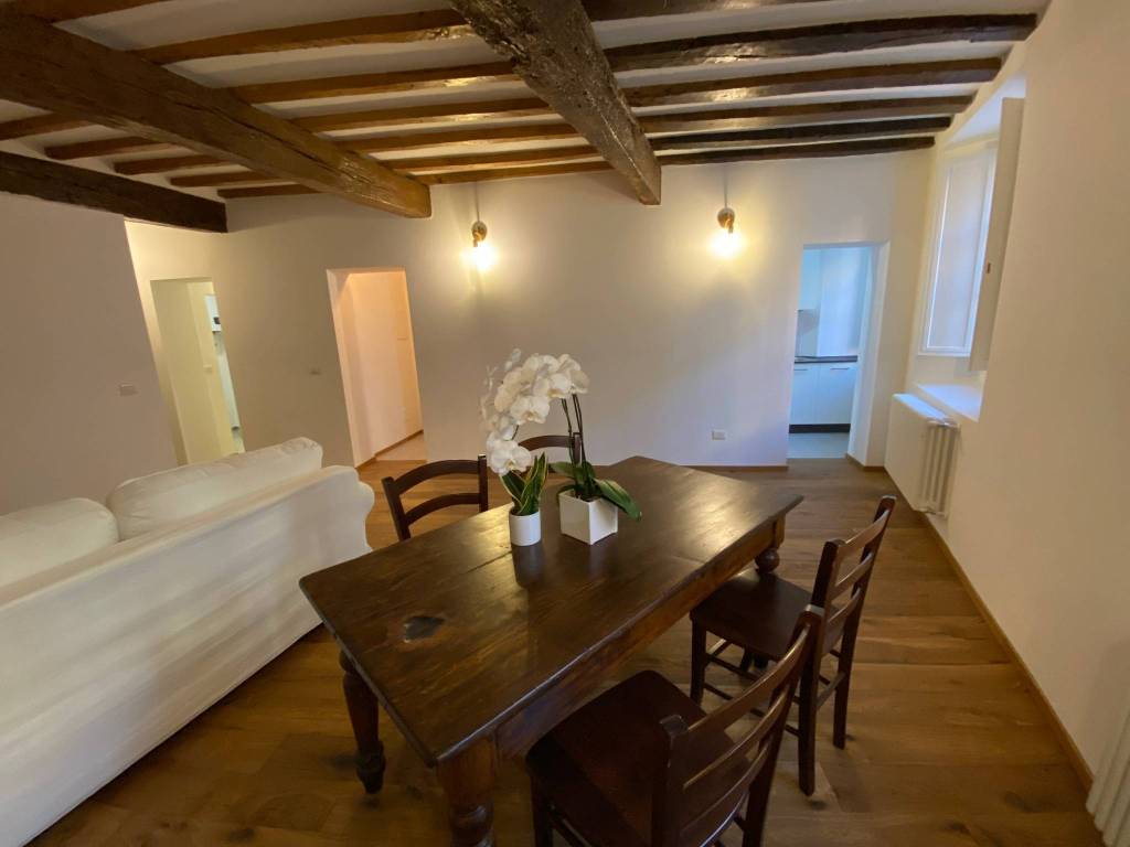 appartamento in affitto a Reggio nell'Emilia in zona Città Storica