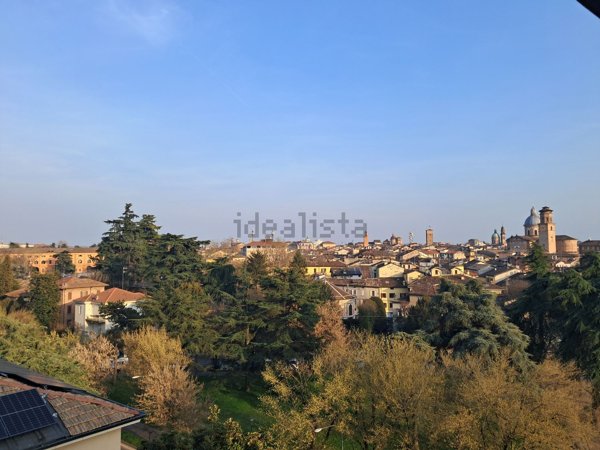 appartamento in affitto a Reggio nell'Emilia in zona Città Storica