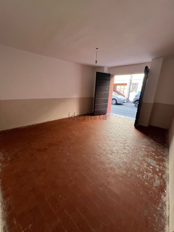 locale di sgombero in affitto a Reggio nell'Emilia in zona Città Storica