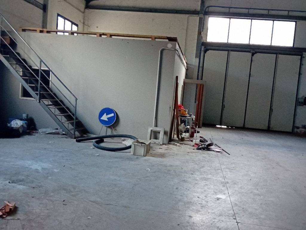 locale commerciale in affitto a Reggio nell'Emilia