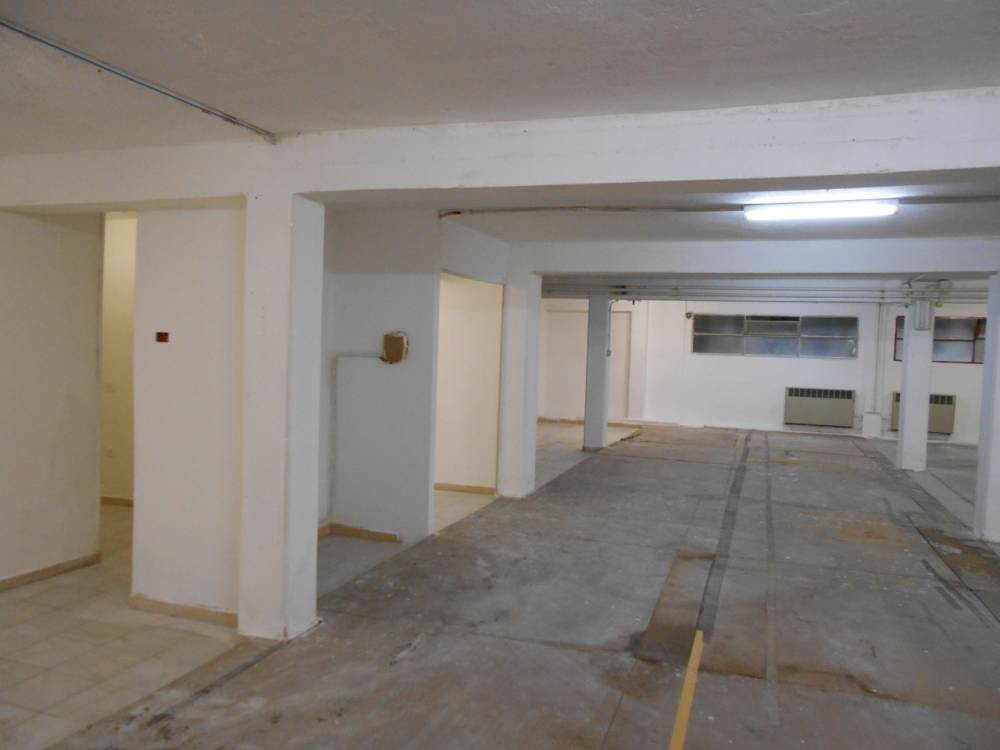 locale commerciale in affitto a Reggio nell'Emilia in zona Santa Croce