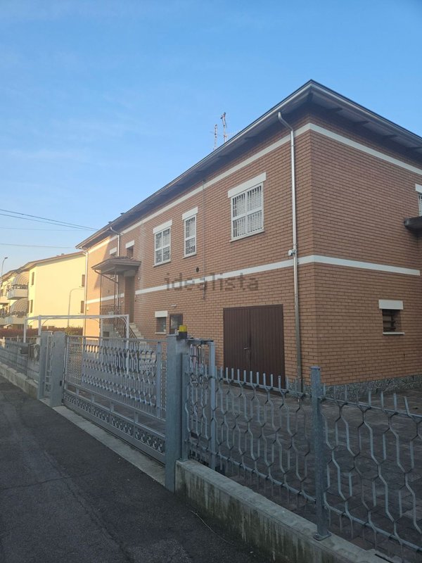 casa indipendente a Reggio nell'Emilia in zona Compagnoni / Migliolungo