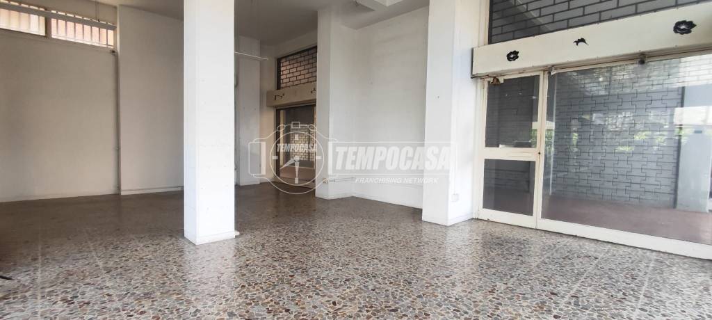 negozio in affitto a Reggio nell'Emilia in zona Città Storica