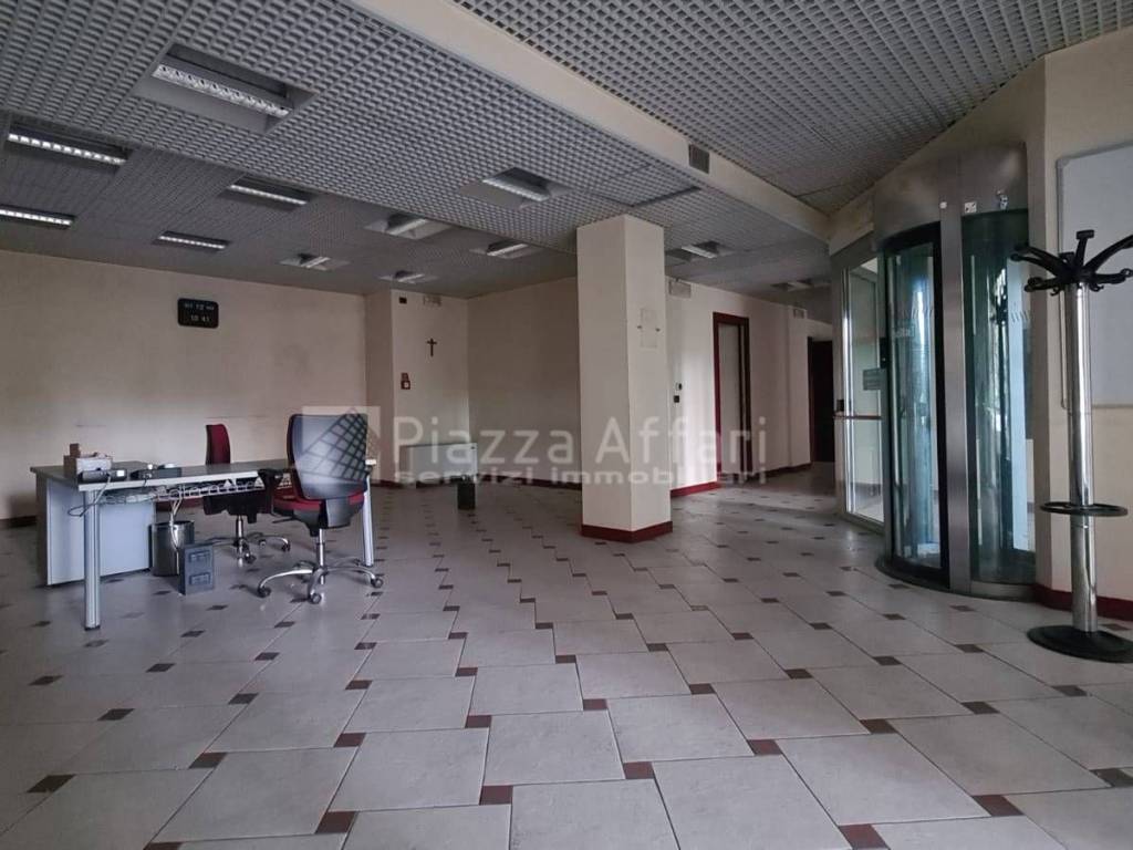 negozio in affitto a Reggio nell'Emilia