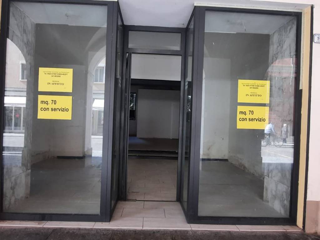 negozio in affitto a Reggio nell'Emilia in zona Città Storica