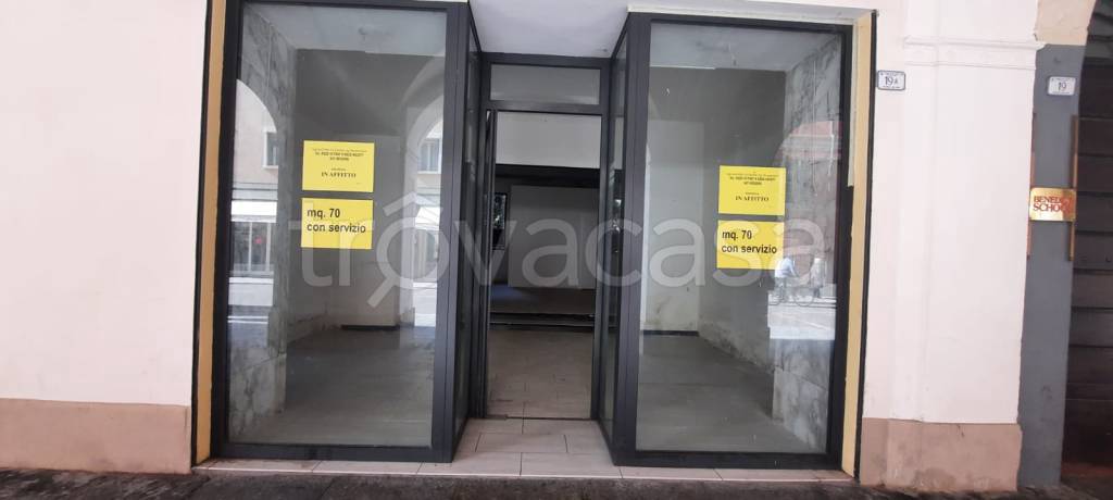 negozio in affitto a Reggio nell'Emilia in zona Città Storica