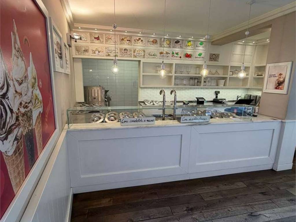 negozio in affitto a Reggio nell'Emilia in zona Città Storica