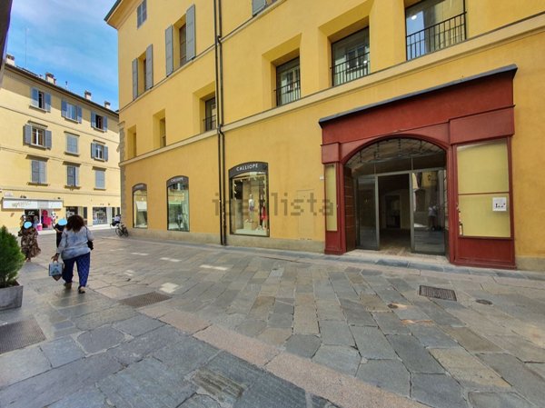 negozio in affitto a Reggio nell'Emilia in zona Città Storica
