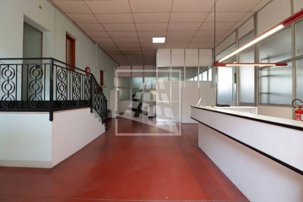 negozio in affitto a Reggio nell'Emilia in zona Carrozzone