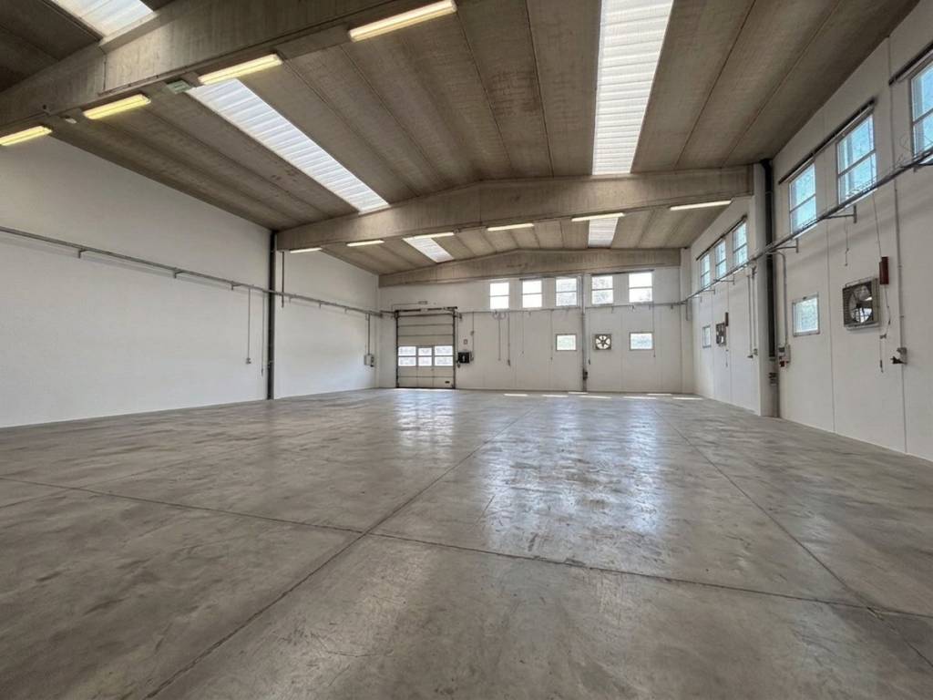 locale commerciale in affitto a Reggio nell'Emilia