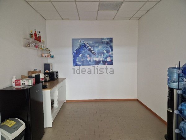 locale commerciale in affitto a Reggio nell'Emilia