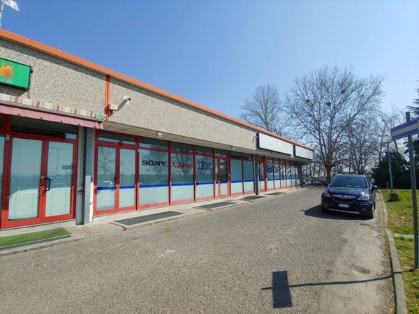 negozio in affitto a Reggio nell'Emilia