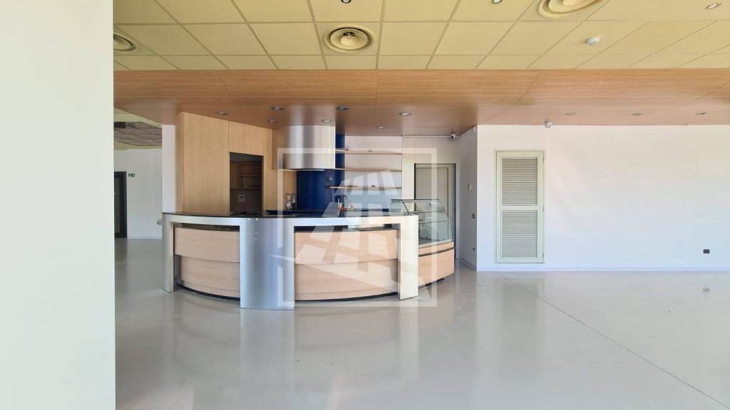 negozio in affitto a Reggio nell'Emilia in zona Città Storica