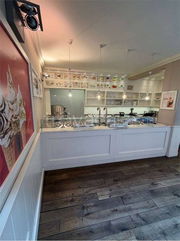 negozio in affitto a Reggio nell'Emilia in zona Città Storica