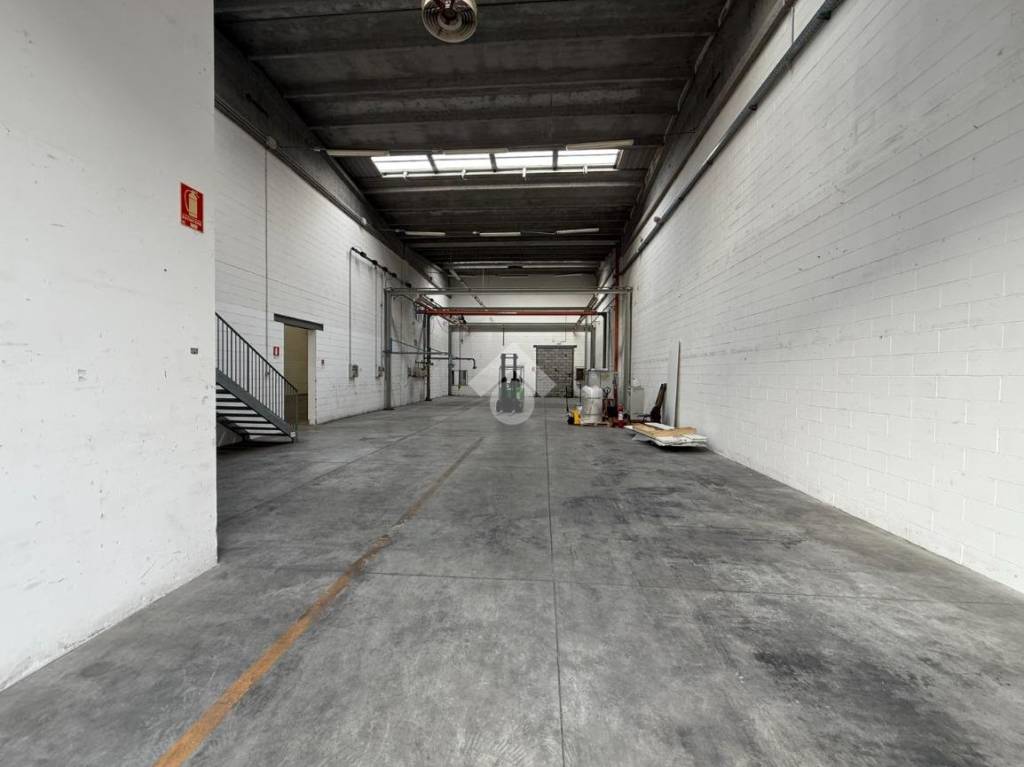 locale commerciale in affitto a Reggio nell'Emilia in zona Codemondo