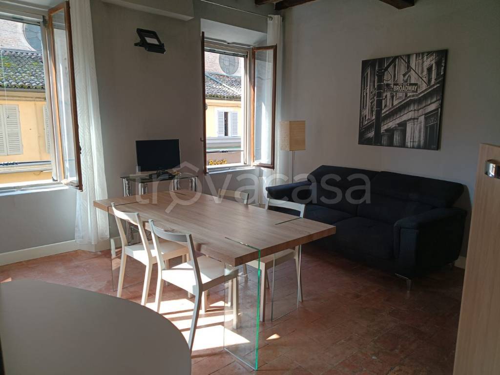 appartamento in affitto a Reggio nell'Emilia in zona Città Storica