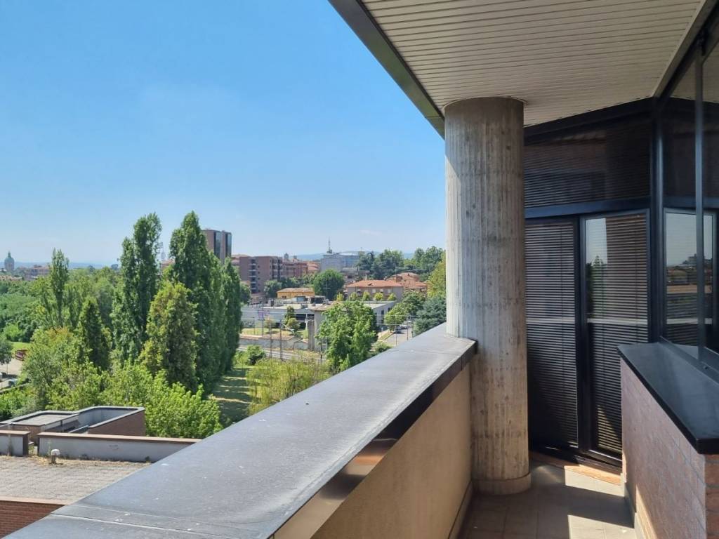 ufficio in affitto a Reggio nell'Emilia in zona Tribunale