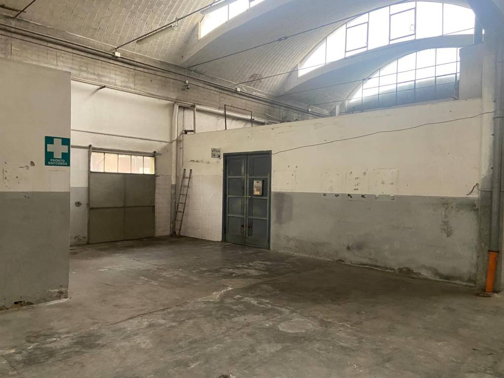 locale commerciale in affitto a Reggio nell'Emilia in zona Cella