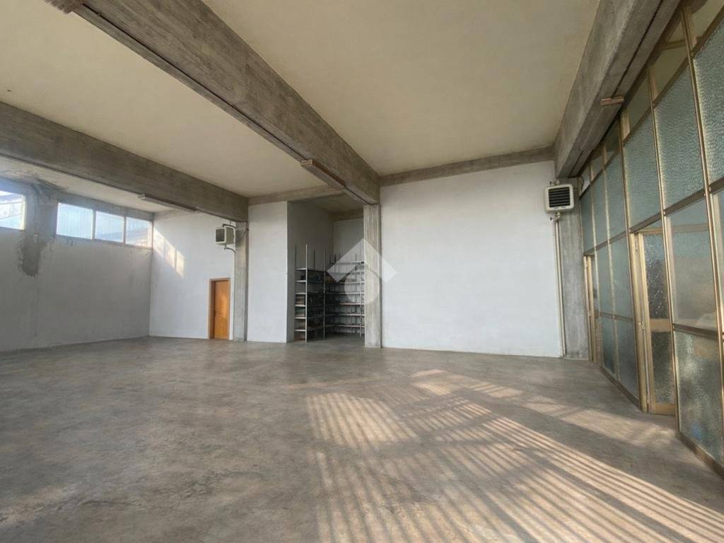 negozio in affitto a Reggio nell'Emilia