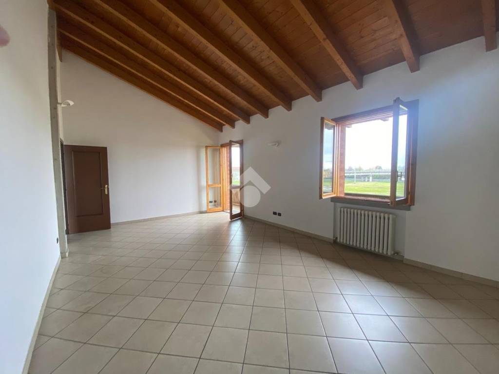 locale commerciale in affitto a Reggio nell'Emilia