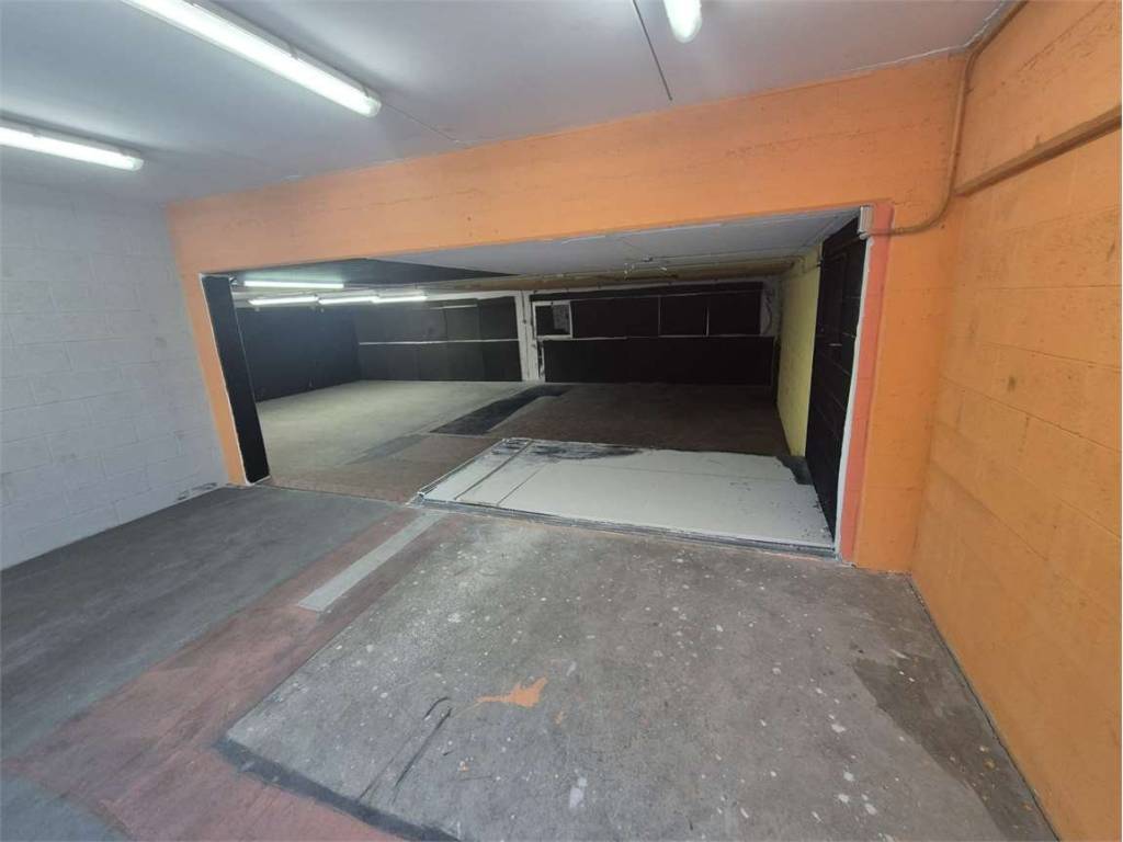 locale commerciale in affitto a Reggio nell'Emilia