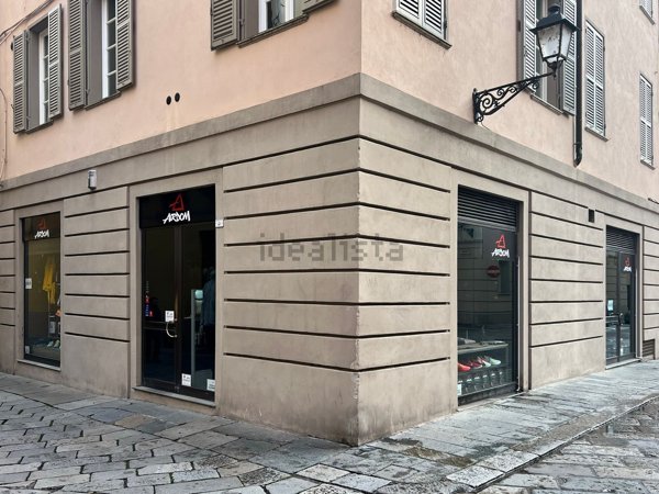 negozio in affitto a Reggio nell'Emilia in zona San Prospero Strinati