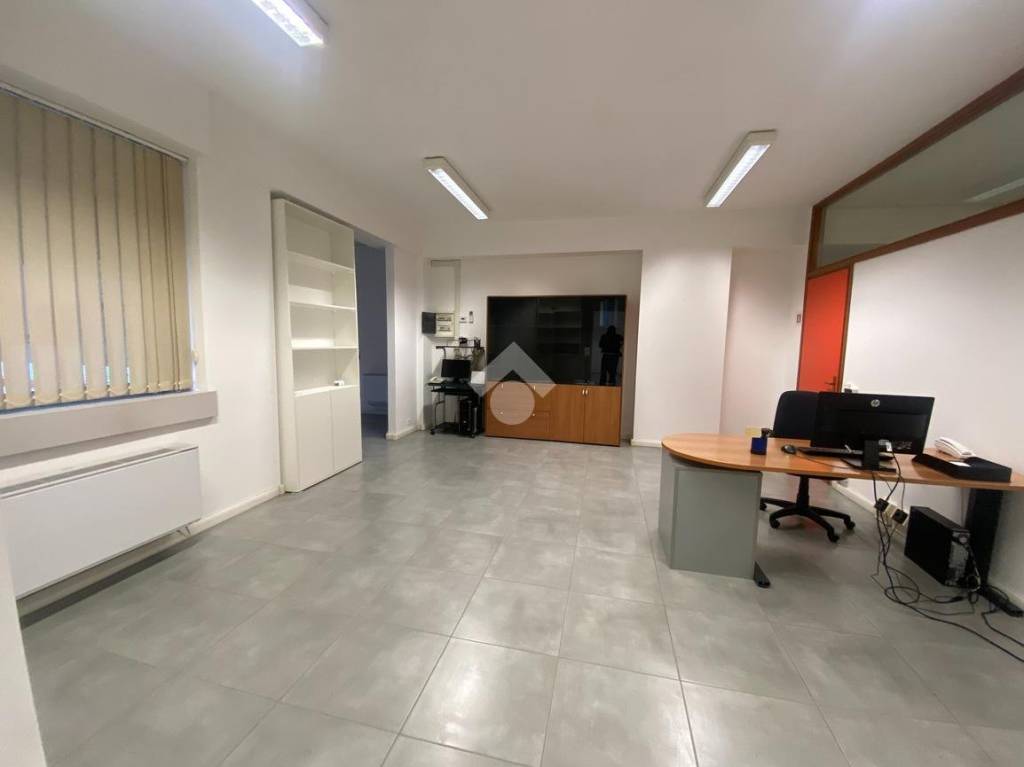 ufficio in affitto a Reggio nell'Emilia in zona Baragalla