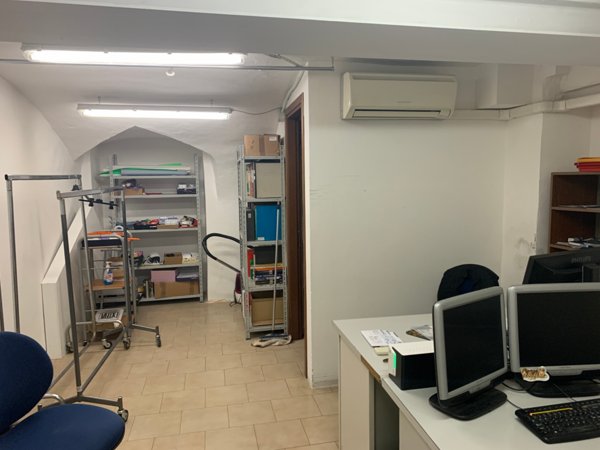 locale commerciale in affitto a Reggio nell'Emilia in zona Città Storica