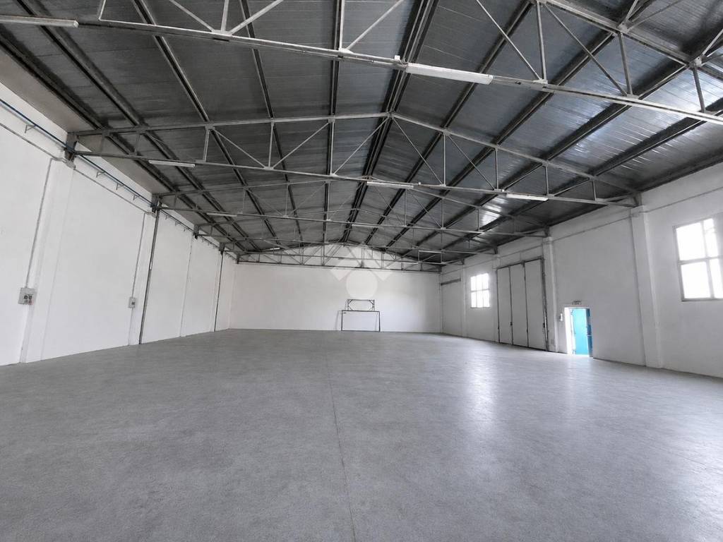 locale commerciale in affitto a Reggio nell'Emilia