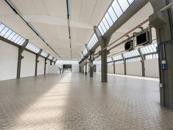 locale commerciale in affitto a Reggio nell'Emilia in zona Mancasale