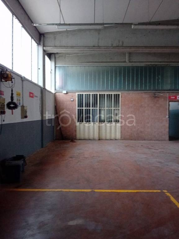 locale commerciale in affitto a Reggio nell'Emilia in zona Cadè / Gaida