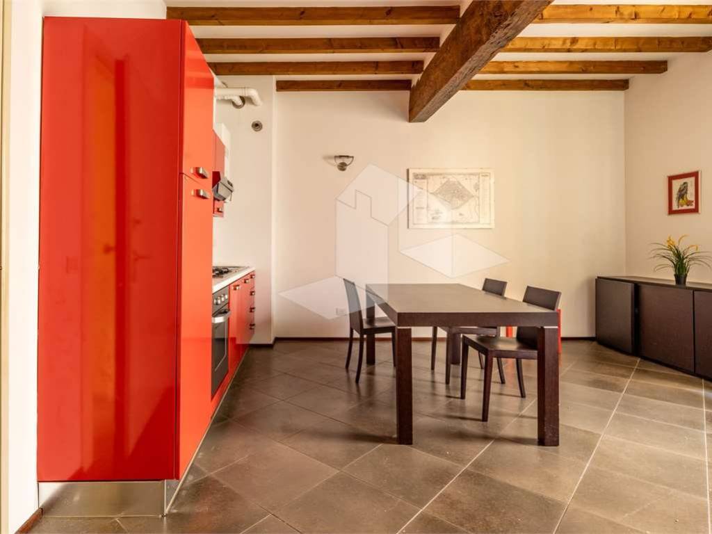 appartamento in affitto a Reggio nell'Emilia in zona Città Storica