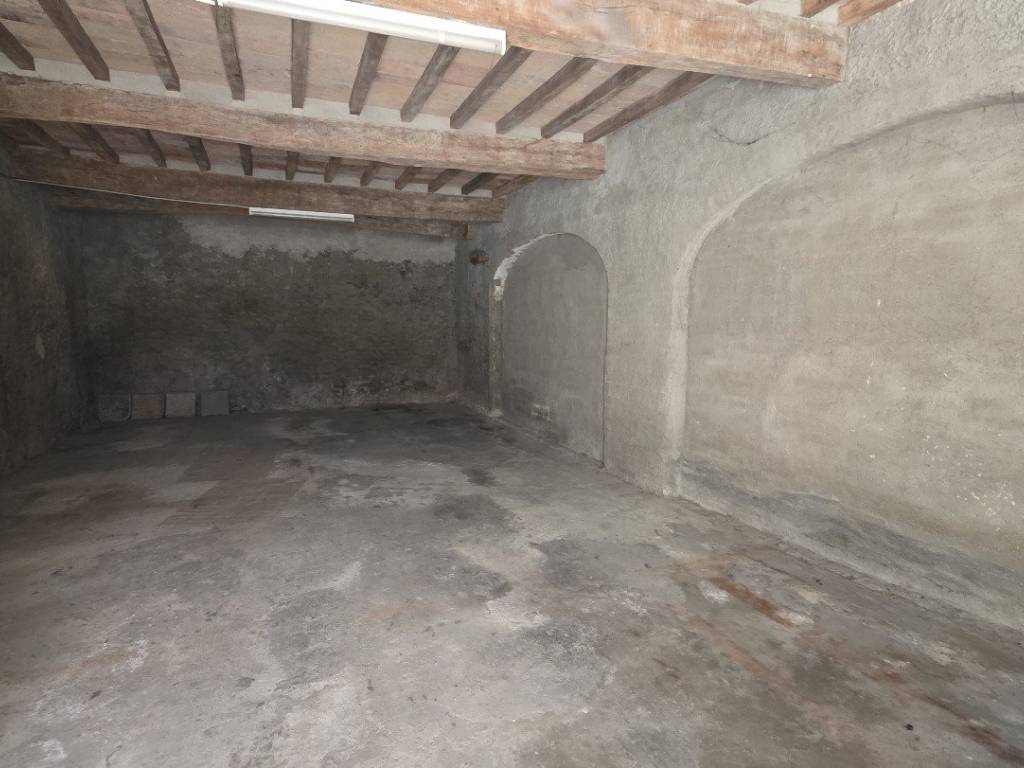 locale commerciale in affitto a Reggio nell'Emilia in zona Città Storica