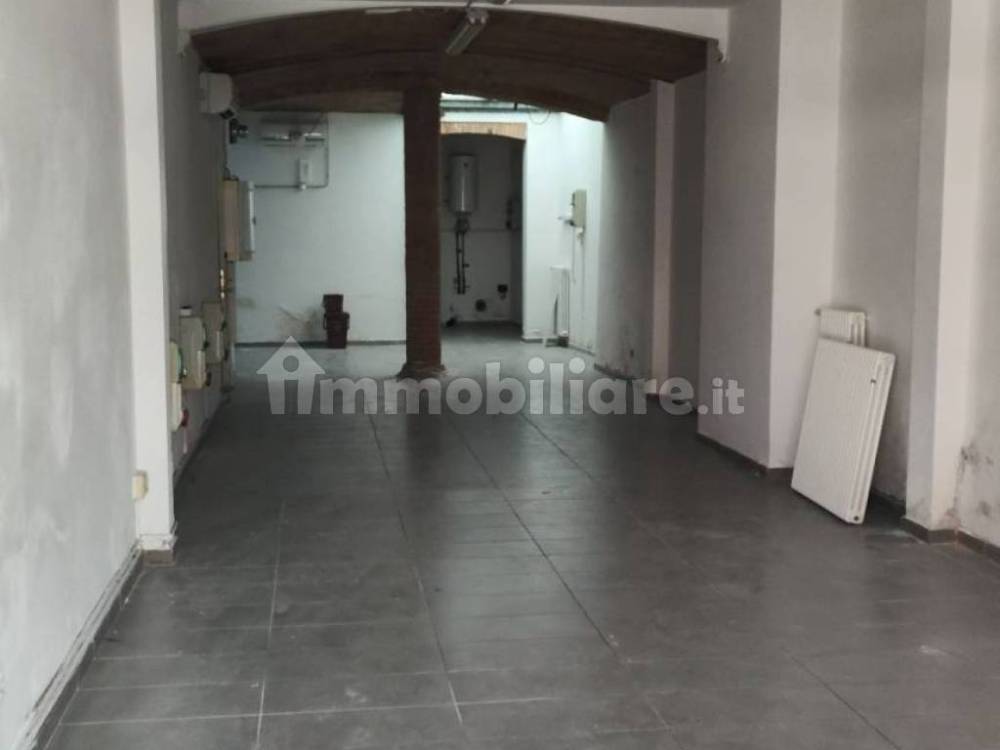 locale commerciale in affitto a Reggio nell'Emilia in zona Città Storica